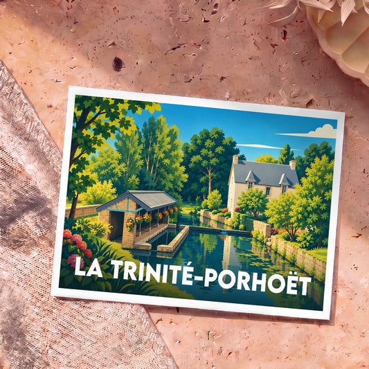 Carte postale souvenir de la ville de La Trinité-Porhoët avec une illustration stylisée d'un lavoir au bord de l'eau.