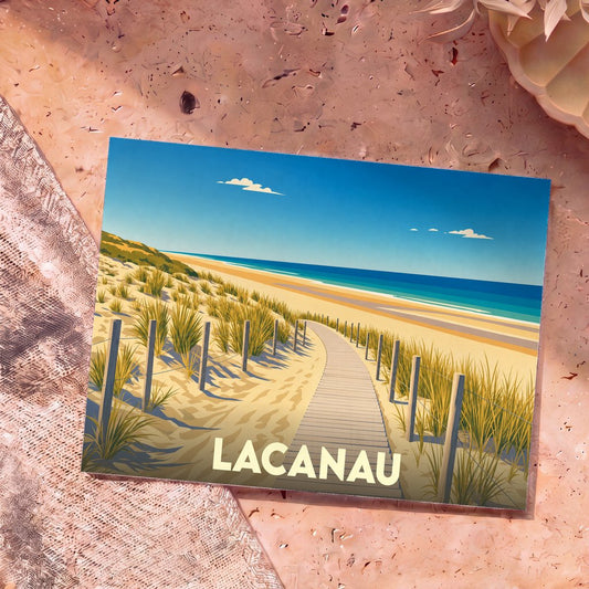 Carte postale souvenir de Lacanau avec une illustration stylisée d'un chemin en bois menant à la plage à travers les dunes.