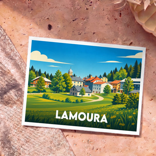 Carte postale souvenir de la ville de Lamoura avec une illustration stylisée d'un village de montagne.