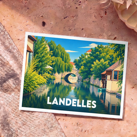 Carte postale souvenir de la ville de Landelles avec une illustration stylisée d'un canal bordé de maisons et d'arbres.
