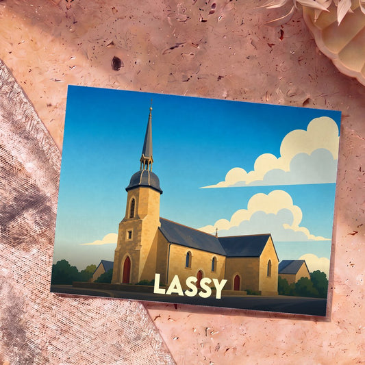 Carte postale souvenir de la ville de Lassy avec une illustration stylisée de son église sous un ciel bleu.