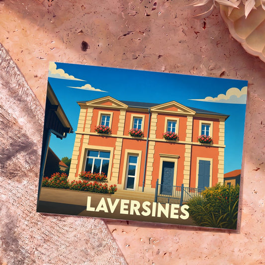 Carte postale souvenir de la ville de Laversines avec une illustration stylisée d'une maison fleurie.