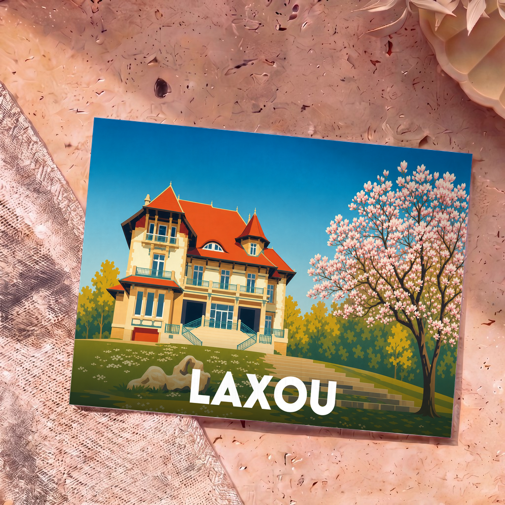 Carte postale souvenir de la ville de Laxou illustrant une villa d'architecture Art nouveau à côté d'un magnolia en fleurs.