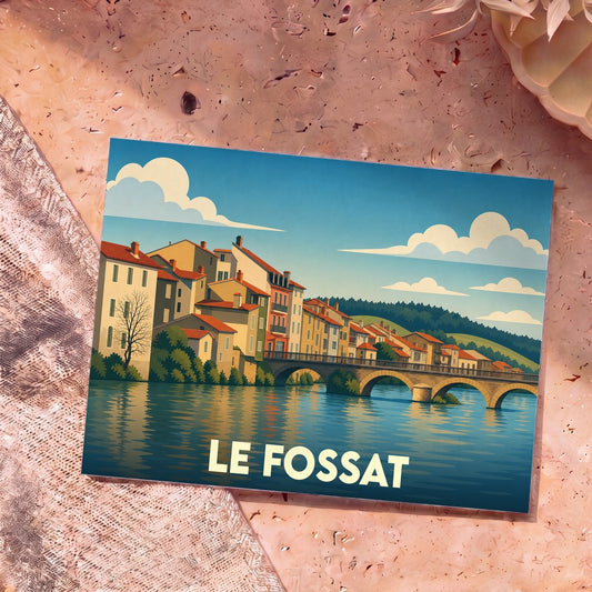 Carte postale souvenir de la ville de Le Fossat avec une illustration stylisée d'un village en bord de rivière.