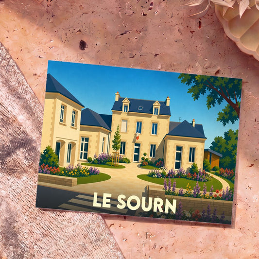 Carte postale souvenir de la ville de Le Sourn avec une illustration colorée et stylisée de sa mairie.