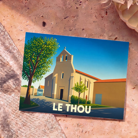 Carte postale souvenir de la ville de Le Thou avec une illustration stylisée de son église sous un ciel bleu.