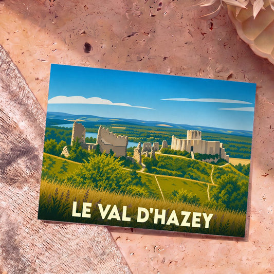Carte postale souvenir de la ville de Le Val d'Hazey avec une illustration stylisée d'un château médiéval en ruines surplombant une vallée.