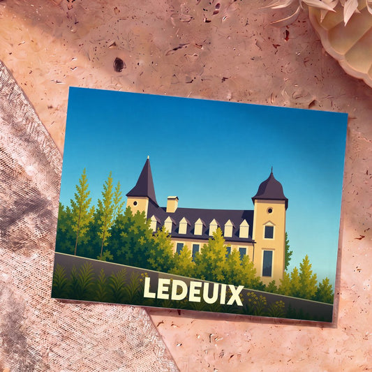 Carte postale souvenir de la ville de Ledeuix avec une illustration stylisée de son château.