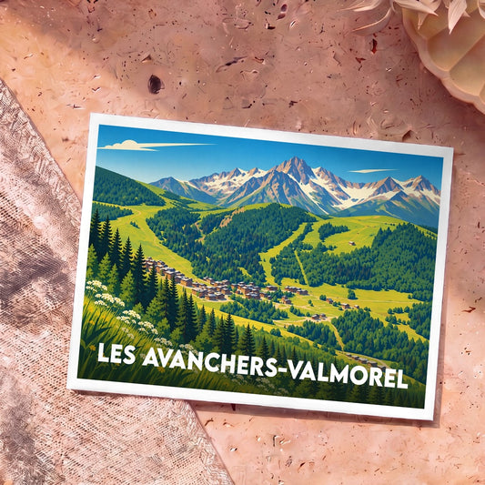 Carte postale souvenir de la ville de Les Avanchers-Valmorel illustrant un paysage de montagne ensoleillé.