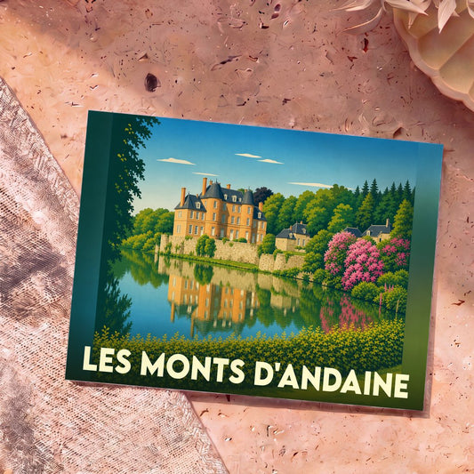 Carte postale souvenir de la ville de Les Monts d'Andaine illustrant un château et son reflet sur l'eau.