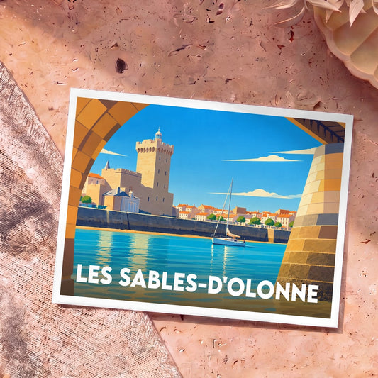 Carte postale souvenir de la ville de Les Sables-d'Olonne avec une illustration stylisée du port et de la tour Arundel.