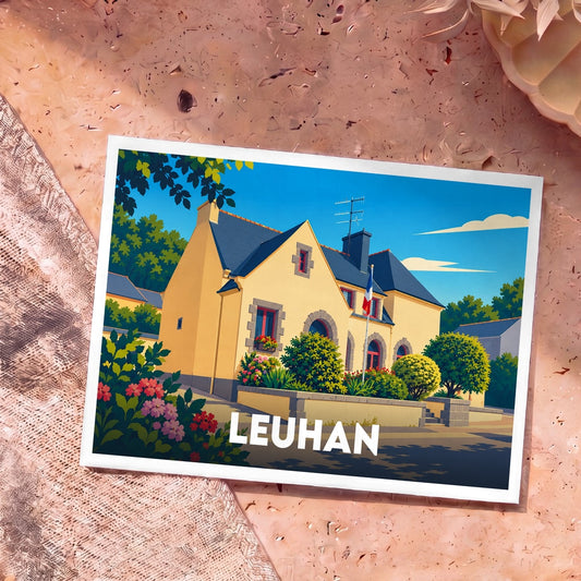 Carte postale souvenir de la ville de Leuhan avec une illustration stylisée d'une maison traditionnelle.
