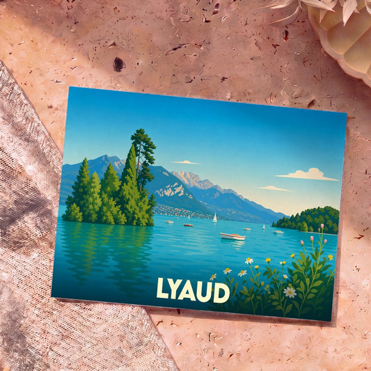 Carte postale souvenir de la ville de Lyaud illustrant un paysage de lac et de montagnes dans un style épuré.