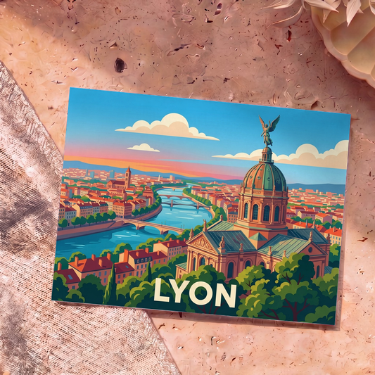 Carte postale souvenir de la ville de Lyon avec une illustration stylisée montrant la Saône et l'Hôtel-Dieu.