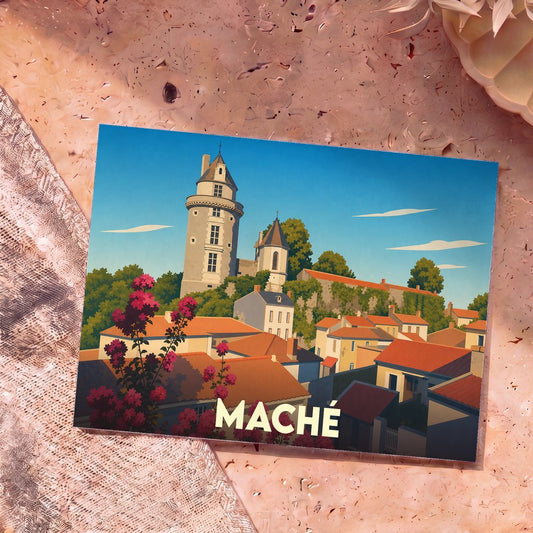 Carte postale souvenir de la ville de Maché avec une illustration stylisée de son château surplombant les toits du village.