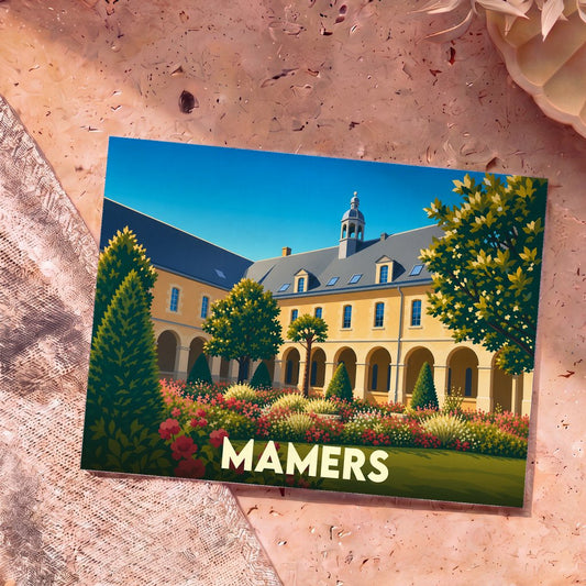 Carte postale souvenir de la ville de Mamers avec une illustration stylisée de son cloître fleuri.