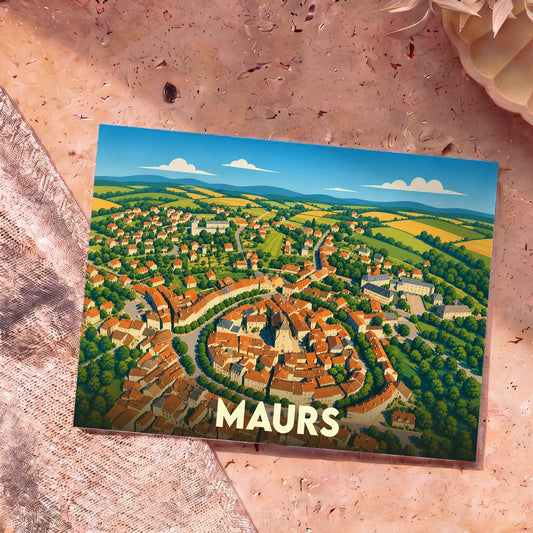 Carte postale souvenir de la ville de Maurs avec une illustration colorée et stylisée vue du ciel.