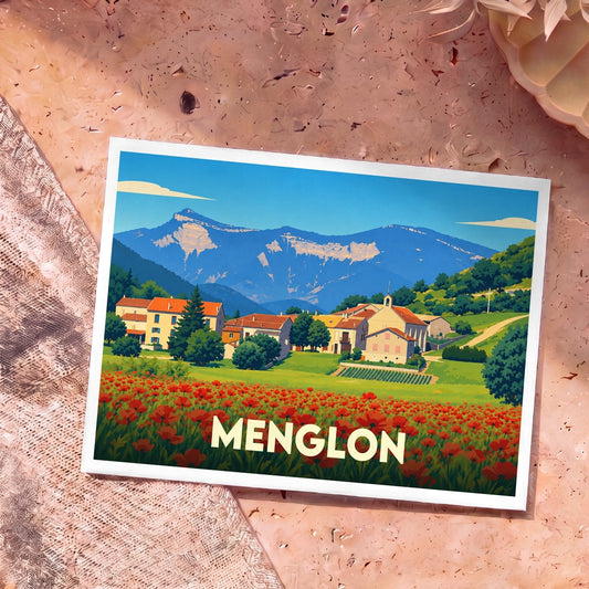 Carte postale souvenir de la ville de Menglon illustrant un village de montagne bordé par un champ de coquelicots.