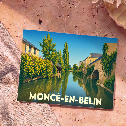 Carte postale souvenir de la ville de Moncé-en-Belin avec une illustration stylisée d'un cours d'eau bordé de maisons et de fleurs.