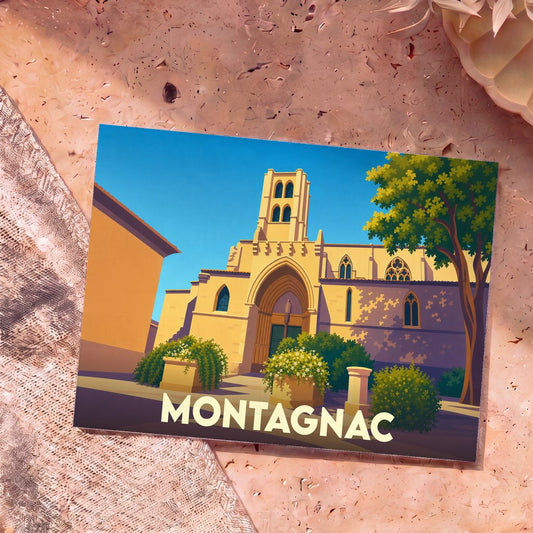 Carte postale souvenir de la ville de Montagnac avec une illustration stylisée de son église sous un ciel bleu.