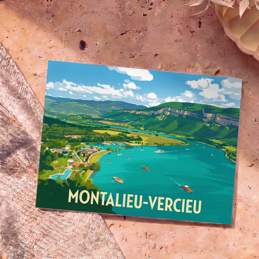 Carte postale souvenir de la ville de Montalieu-Vercieu avec une illustration stylisée d'un lac de montagne animé.