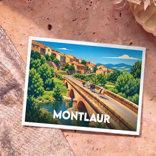 Carte postale souvenir de la ville de Montlaur illustrant un pont en pierre et des cavaliers dans un style graphique épuré.