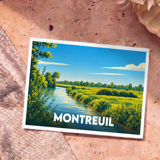 Carte postale souvenir de la ville de Montreuil illustrée par un paysage bucolique de rivière et de prairies verdoyantes.
