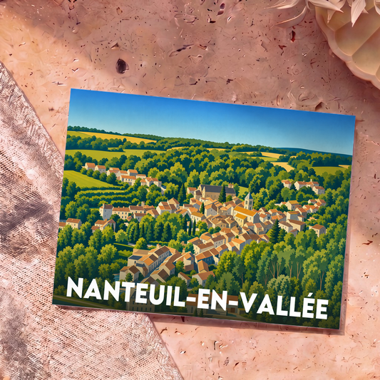 Carte postale souvenir de Nanteuil-en-Vallée illustrant le village niché au cœur d'un vallon verdoyant.
