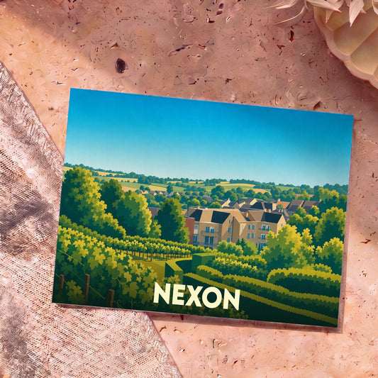 Carte postale souvenir de la ville de Nexon avec une illustration stylisée de son paysage verdoyant.