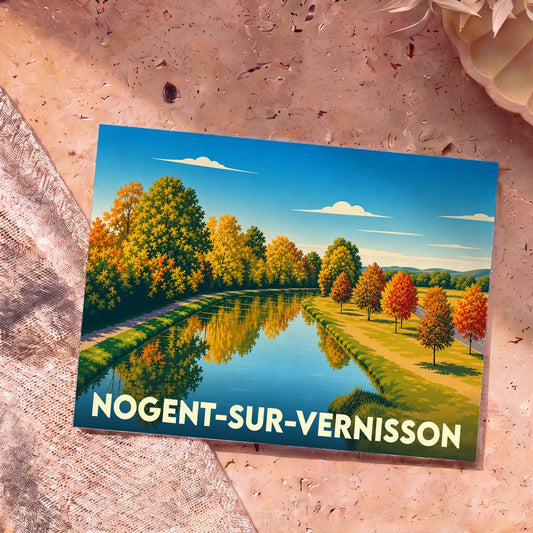 Carte postale souvenir de Nogent-sur-Vernisson illustrant un canal bordé d'arbres aux couleurs automnales.