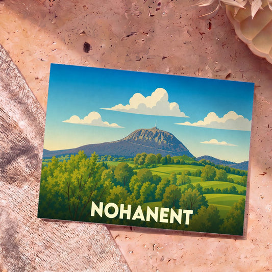 Carte postale souvenir de la ville de Nohanent avec une illustration stylisée d'un volcan sous un ciel nuageux.