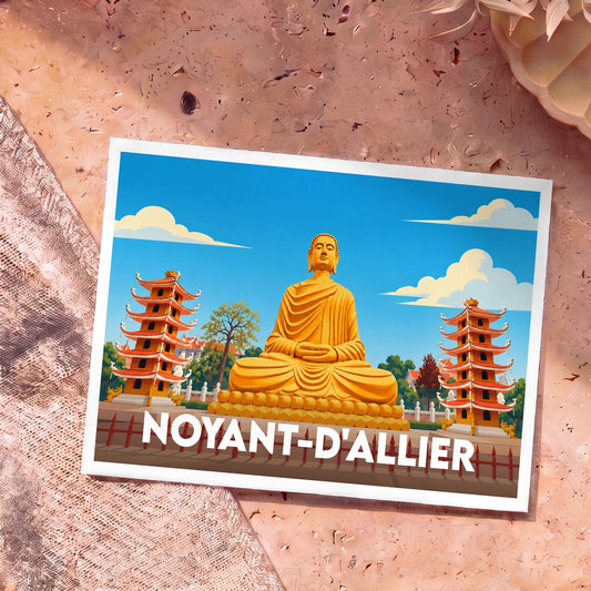 Carte postale souvenir de la ville de Noyant-d'Allier avec une illustration stylisée représentant une statue de Bouddha et des pagodes.
