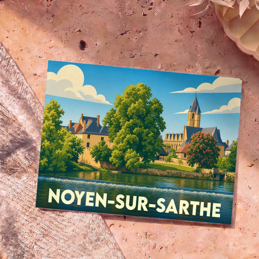 Carte postale souvenir de la ville de Noyen-sur-Sarthe avec une illustration stylisée des bords de la Sarthe.