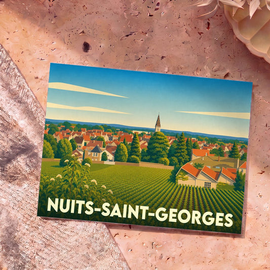 Carte postale souvenir de la ville de Nuits-Saint-Georges avec une illustration stylisée de ses vignobles et de son église.