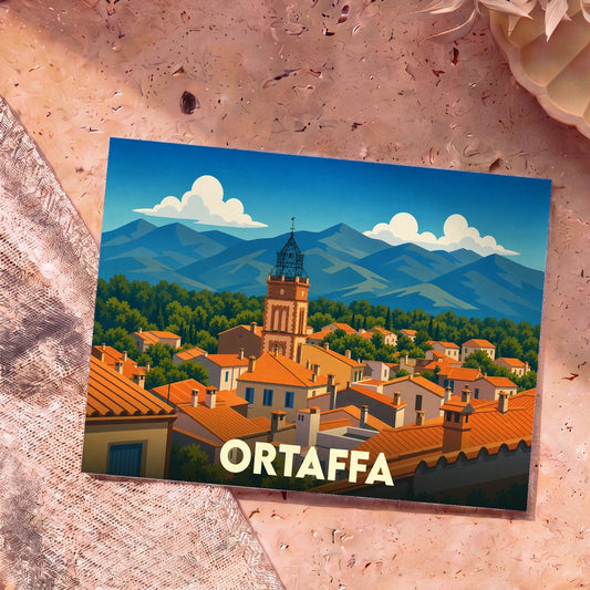 Carte postale souvenir de la ville d'Ortaffa avec une illustration stylisée de son clocher et des montagnes.