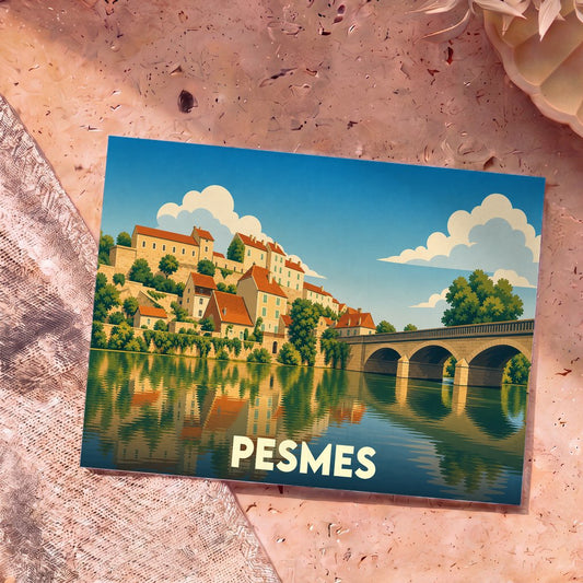 Carte postale souvenir de la ville de Pesmes avec une illustration stylisée d'un pont et de maisons au bord de l'eau.
