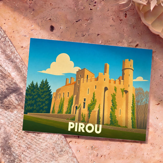 Carte postale souvenir de la ville de Pirou illustrant son château médiéval dans un style graphique épuré.