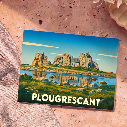 Carte postale souvenir de la ville de Plougrescant illustrant une maison typique nichée entre deux rochers.