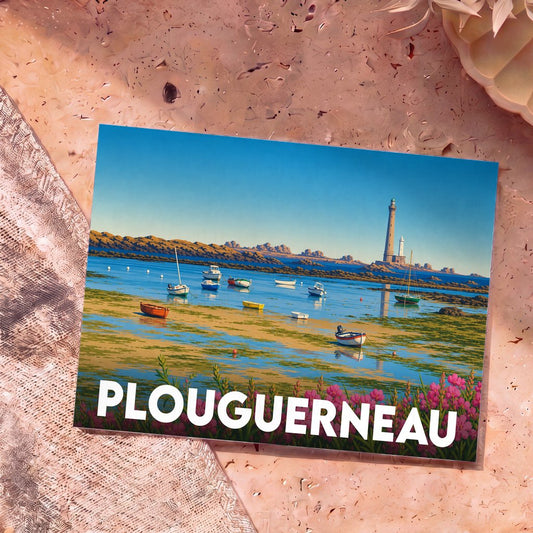 Carte postale souvenir de la ville de Plouguerneau avec une illustration stylisée d'un port au pied d'un phare.
