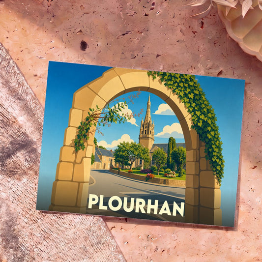 Carte postale souvenir de la ville de Plourhan avec une illustration stylisée d'un clocher encadré par une arche de pierre.