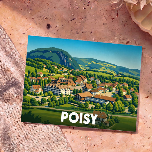 Carte postale souvenir de la ville de Poisy avec une illustration stylisée d'un village de montagne.