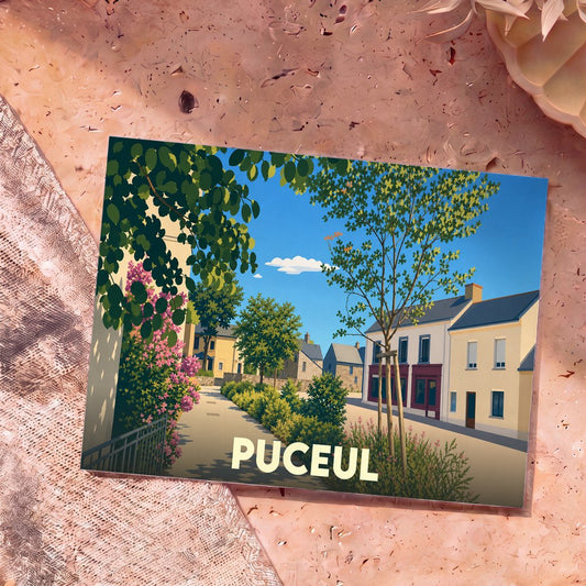 Carte postale souvenir de la ville de Puceul avec une illustration stylisée et colorée de ses rues fleuries.