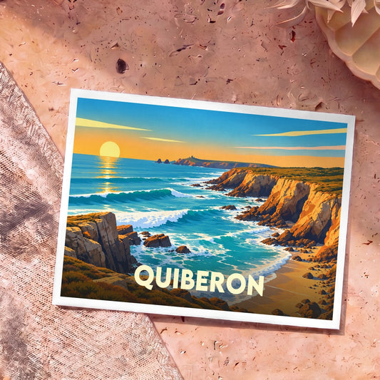 Carte postale souvenir de Quiberon illustrant sa côte sauvage escarpée au coucher du soleil dans un style rétro.