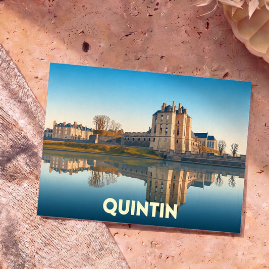 Carte postale souvenir de la ville de Quintin avec une illustration stylisée du château se reflétant dans l'eau.
