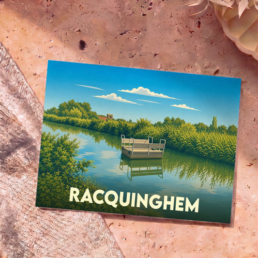 Carte postale souvenir de la ville de Racquinghem avec une illustration stylisée d'un bac sur l'eau.