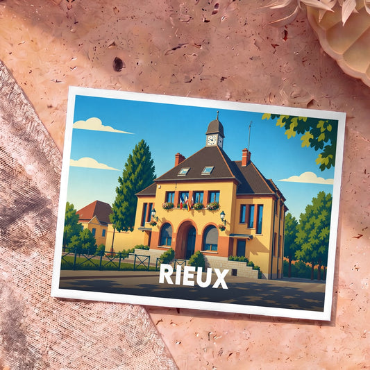 Carte postale souvenir de la ville de Rieux avec une illustration stylisée de son hôtel de ville sous un ciel bleu.