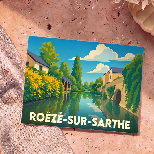 Carte postale souvenir de la ville de Roëzé-sur-Sarthe avec une illustration stylisée des bords de la Sarthe.