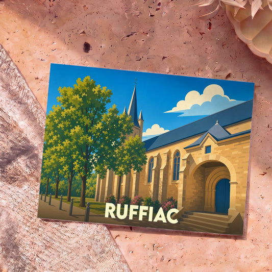 Carte postale souvenir de la ville de Ruffiac avec une illustration stylisée de son église sous un ciel bleu.