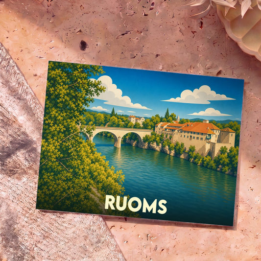 Carte postale souvenir de la ville de Ruoms avec une illustration stylisée d'un pont et d'un village en bord de rivière.