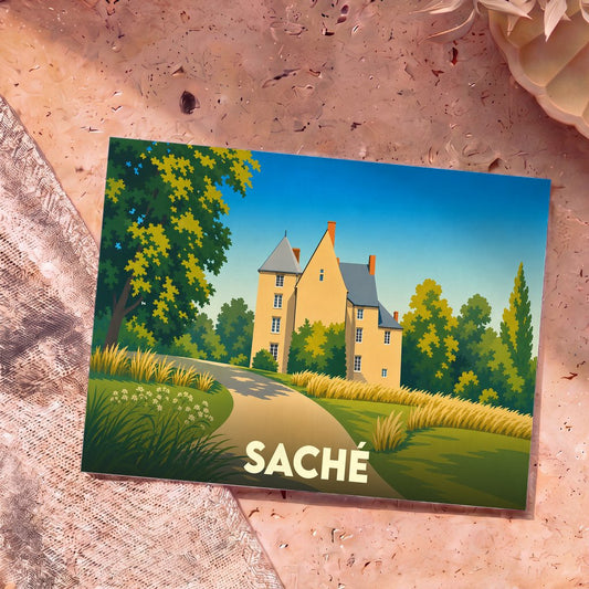 Carte postale souvenir de la ville de Saché avec une illustration stylisée d'un château entouré de verdure.